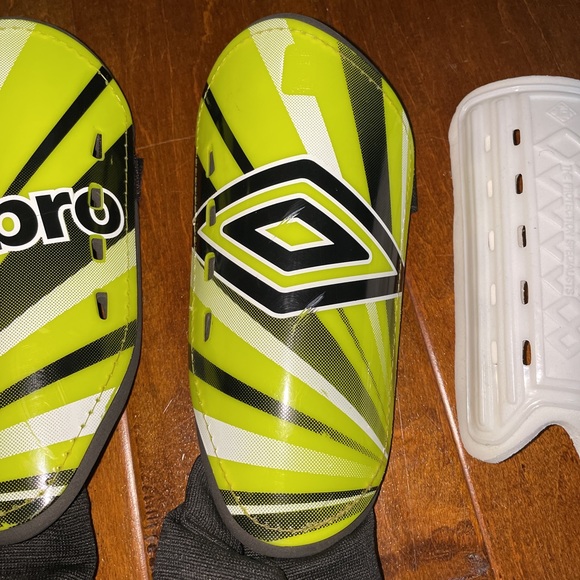 Umbro Boy’s XL Soccer Shin Guards - Picture 3 of 9
